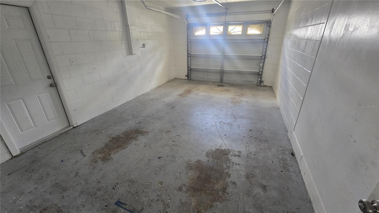 Image 12 of 15 For 813 Senate Court