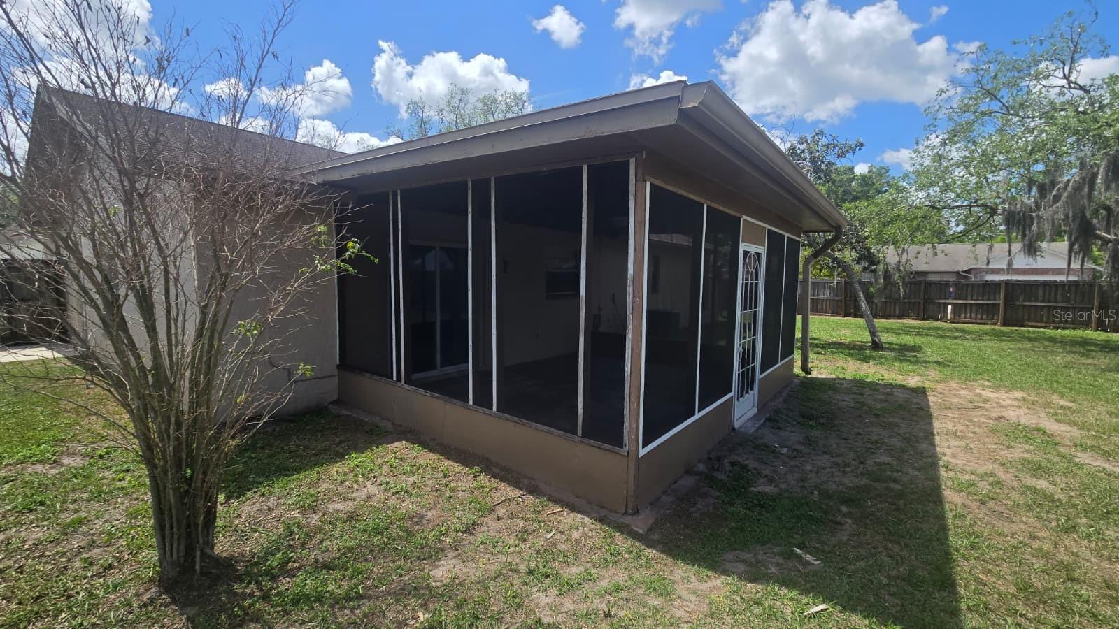 Image 15 of 15 For 813 Senate Court