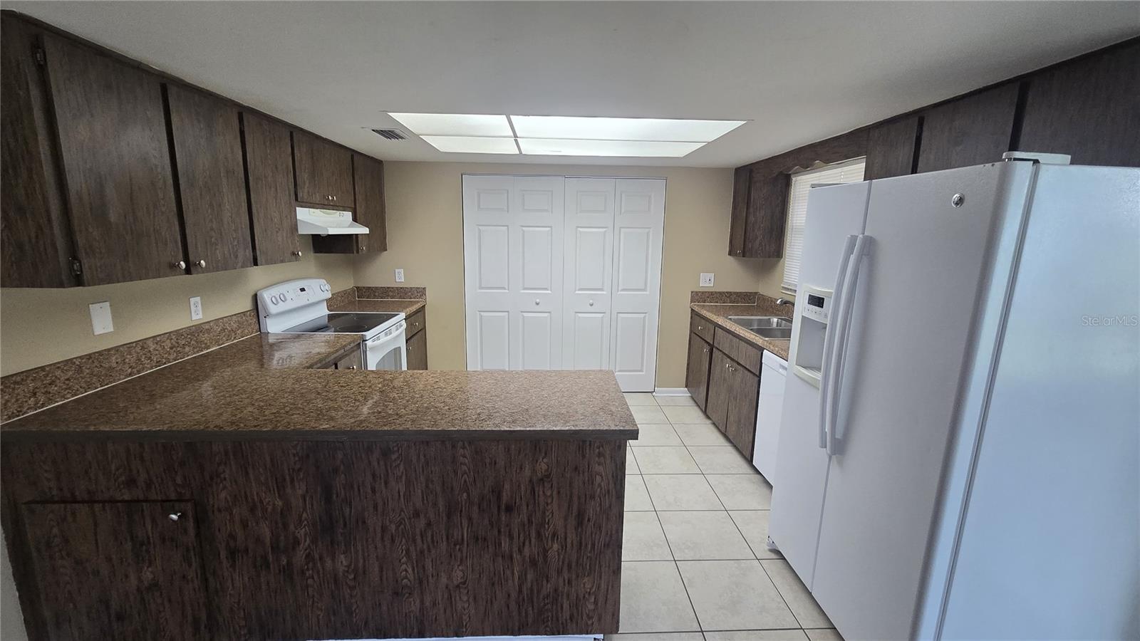 Image 3 of 15 For 813 Senate Court