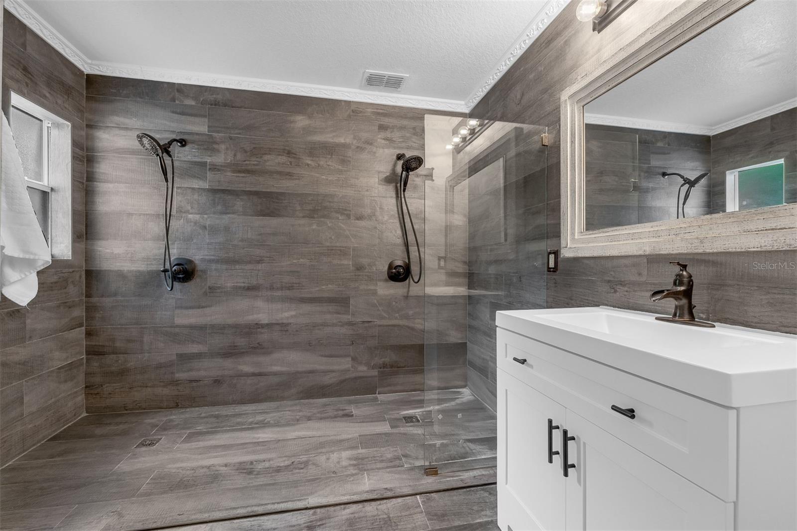 Image 18 of 36 For 14728 Huntley Drive