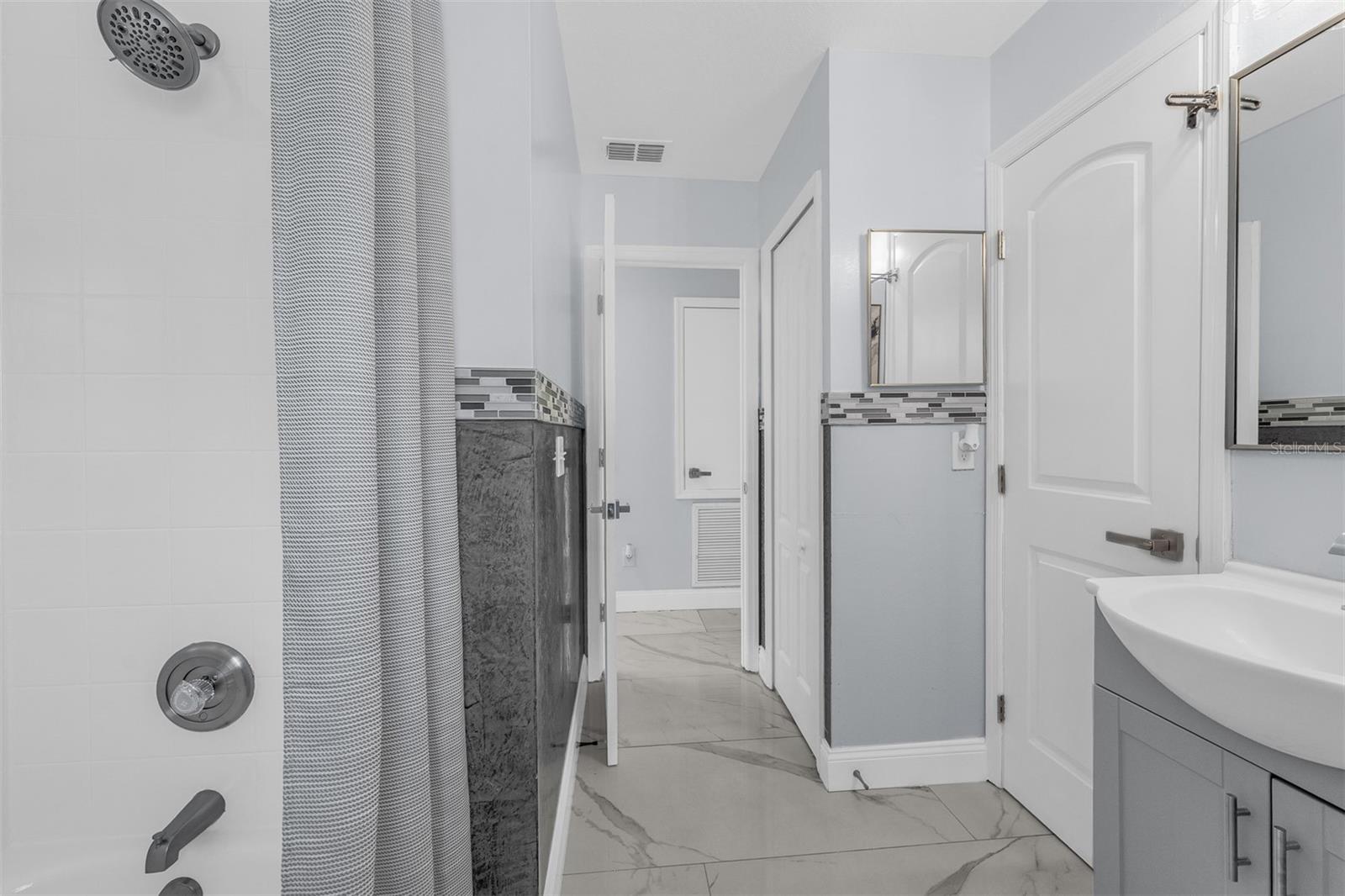 Image 21 of 36 For 14728 Huntley Drive