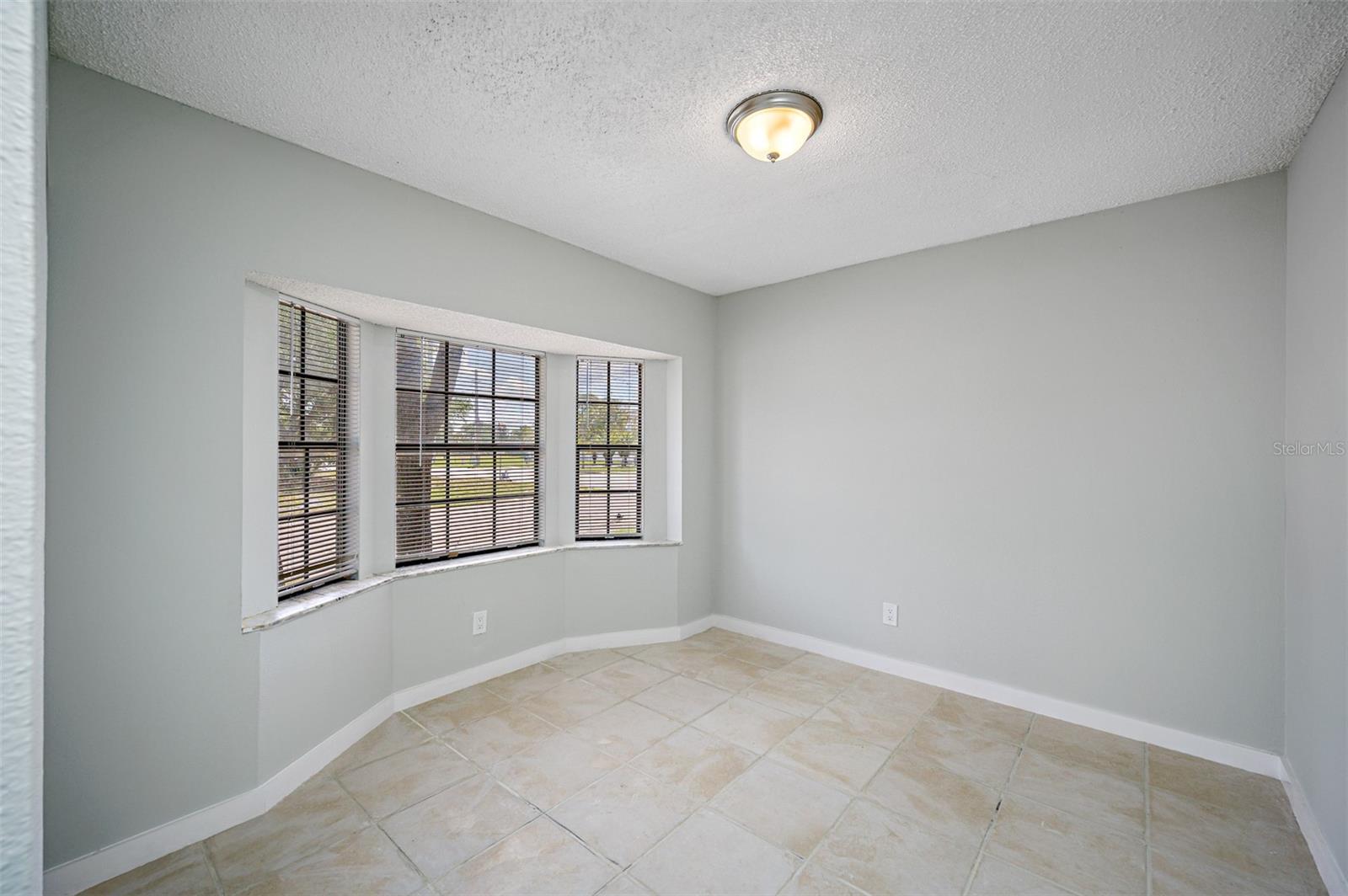 Image 8 of 15 For 501 St. Michaels Way 525