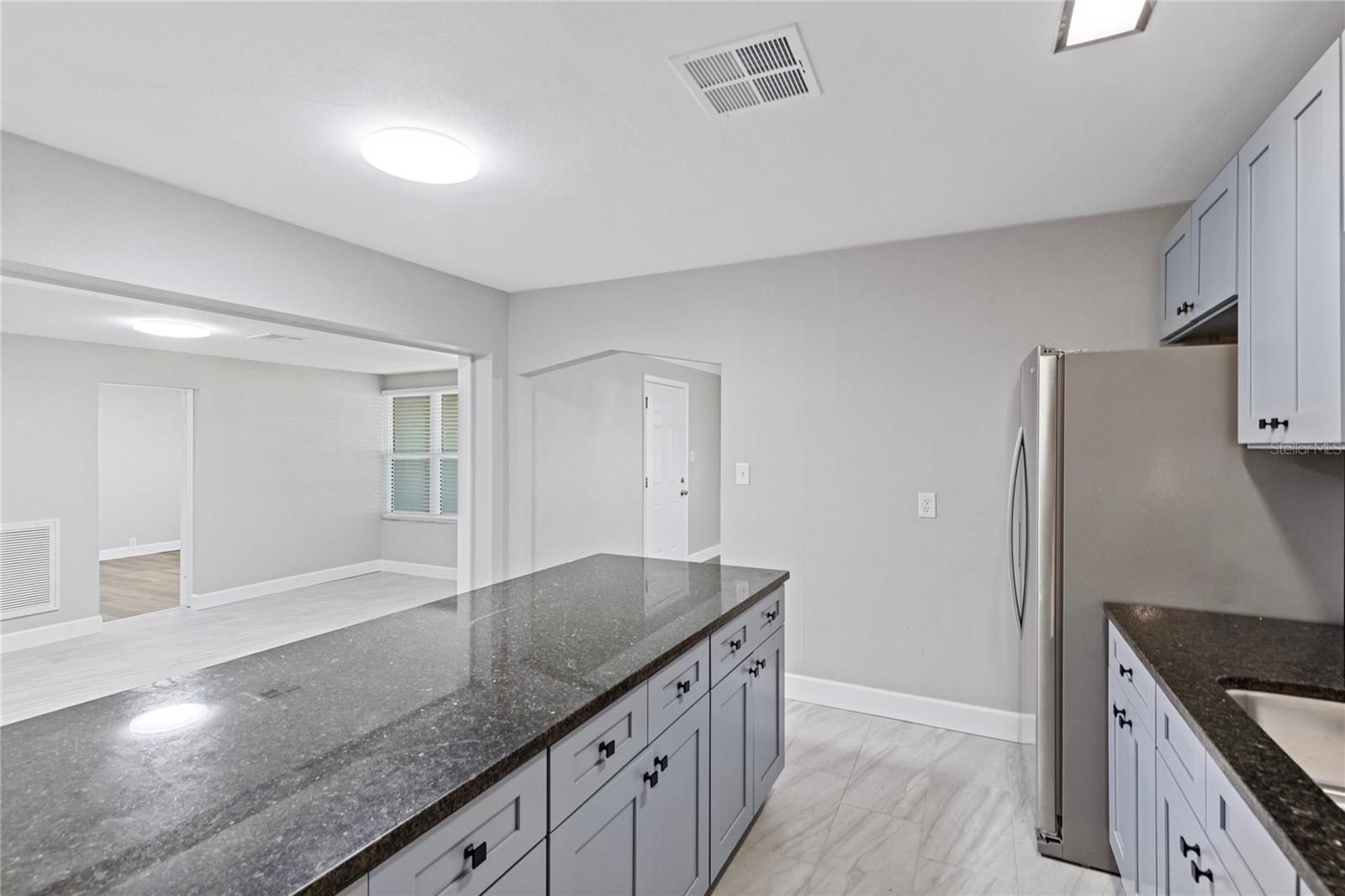 Image 12 of 34 For 804 Evergreen Avenue