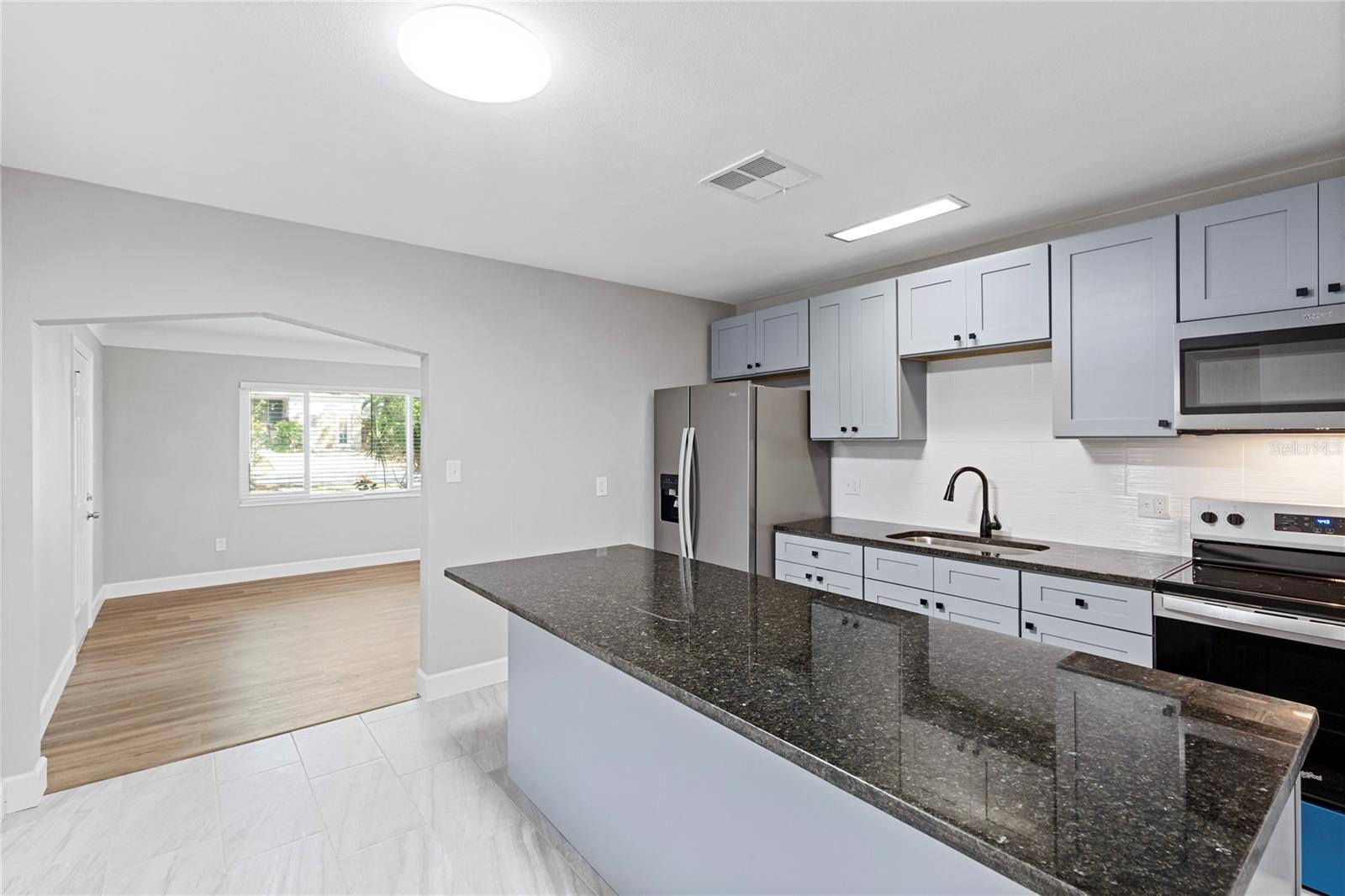 Image 13 of 34 For 804 Evergreen Avenue