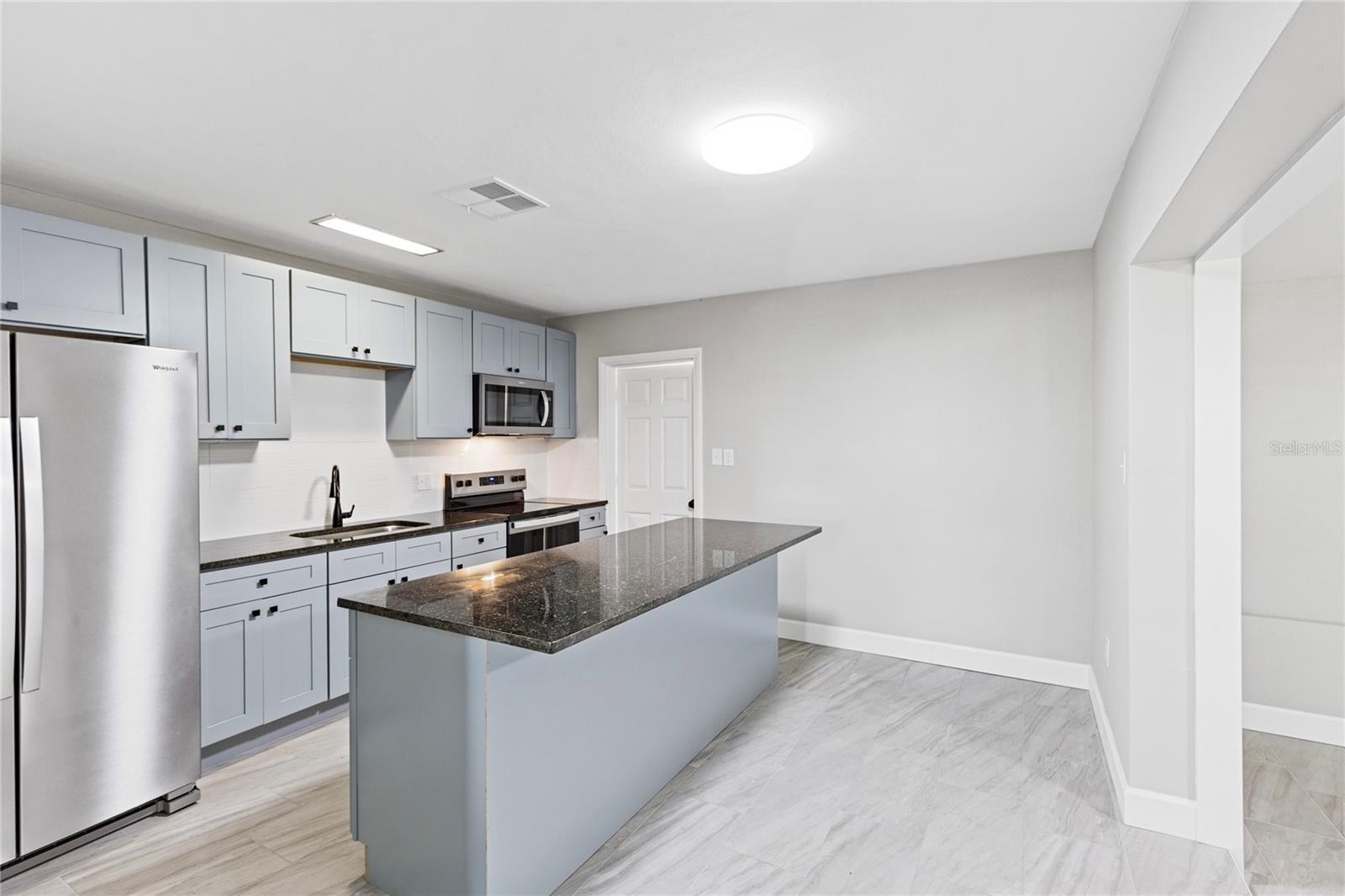 Image 14 of 34 For 804 Evergreen Avenue