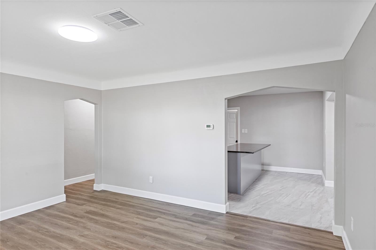 Image 21 of 34 For 804 Evergreen Avenue