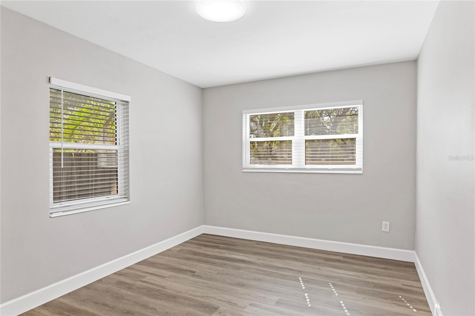 Image 25 of 34 For 804 Evergreen Avenue