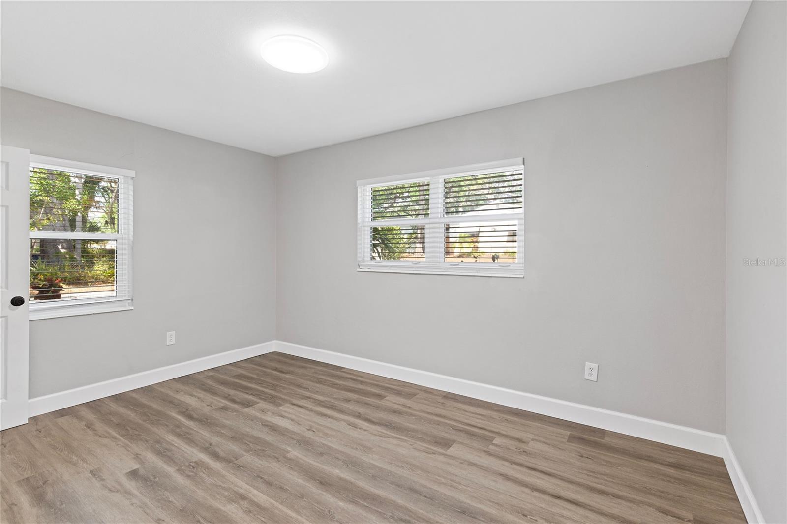 Image 32 of 34 For 804 Evergreen Avenue