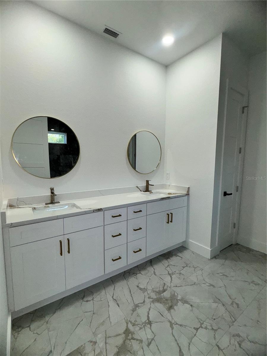 Image 33 of 42 For 1721 Mcclellan Road