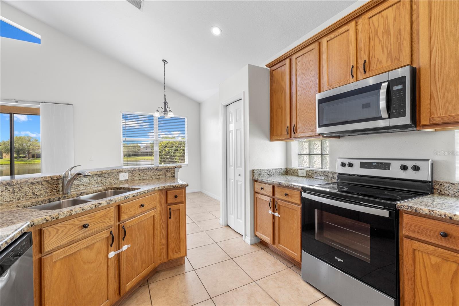 Image 18 of 64 For 10913 Observatory Way