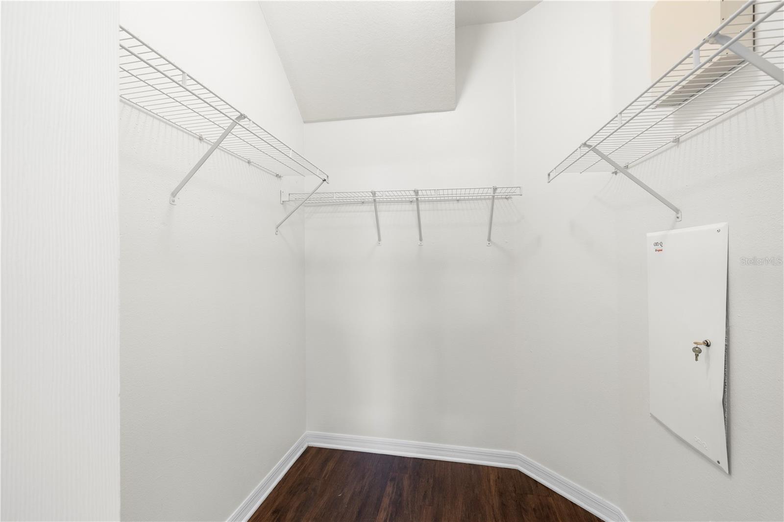 Image 24 of 64 For 10913 Observatory Way