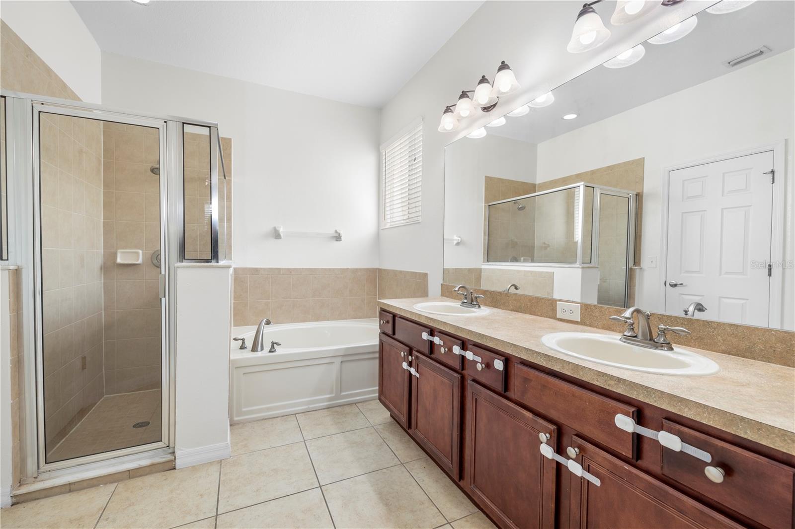 Image 26 of 64 For 10913 Observatory Way