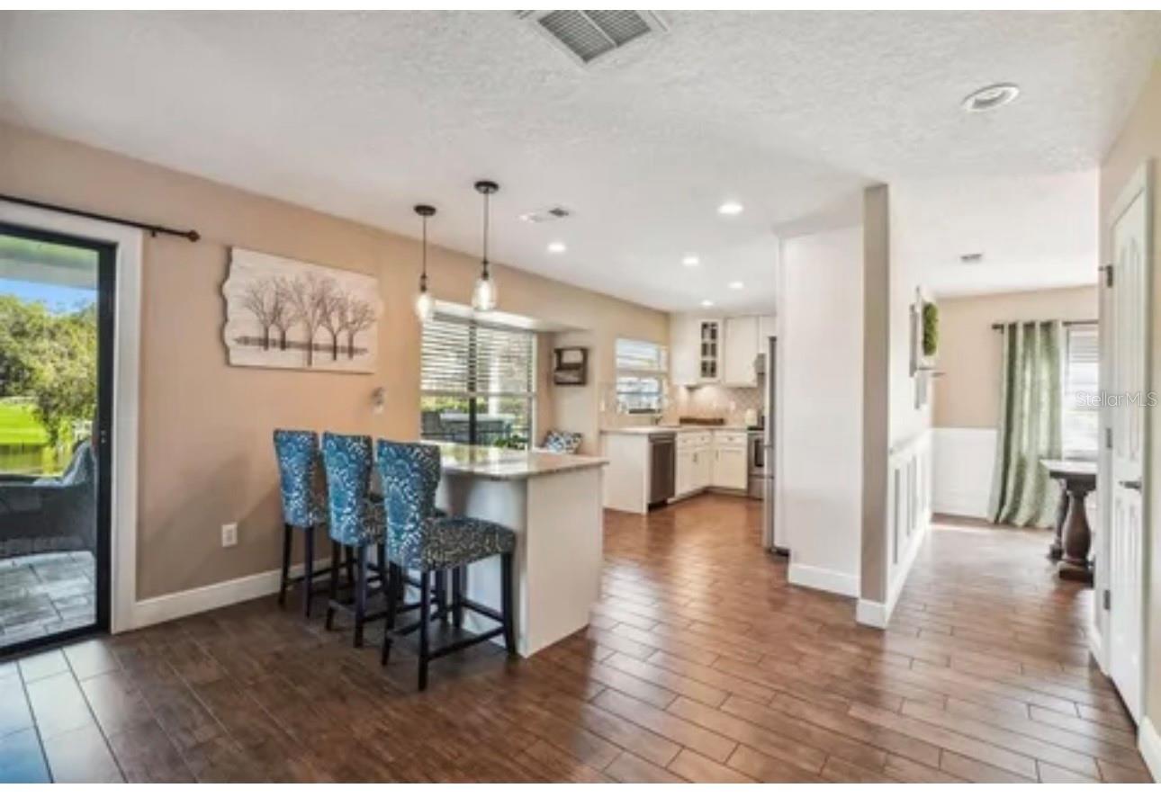 Image 10 of 33 For 1326 Corner Oaks Drive