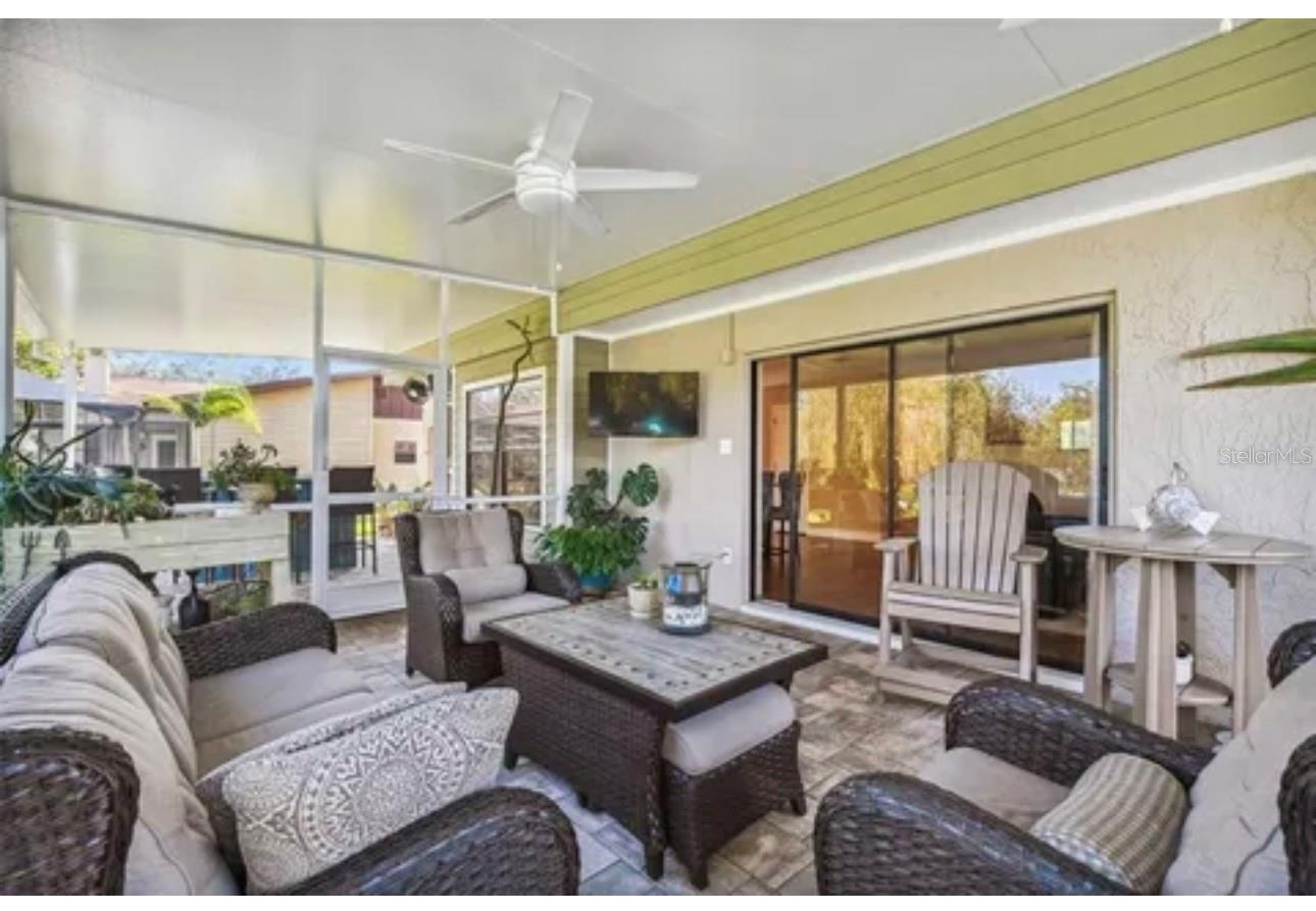 Image 17 of 33 For 1326 Corner Oaks Drive