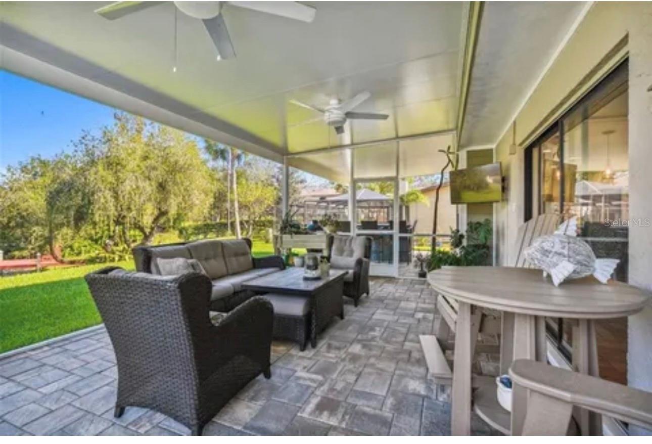 Image 18 of 33 For 1326 Corner Oaks Drive