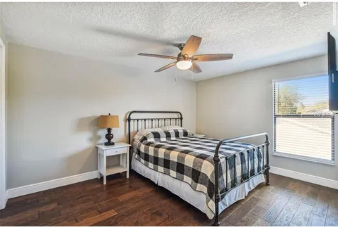 Image 23 of 33 For 1326 Corner Oaks Drive