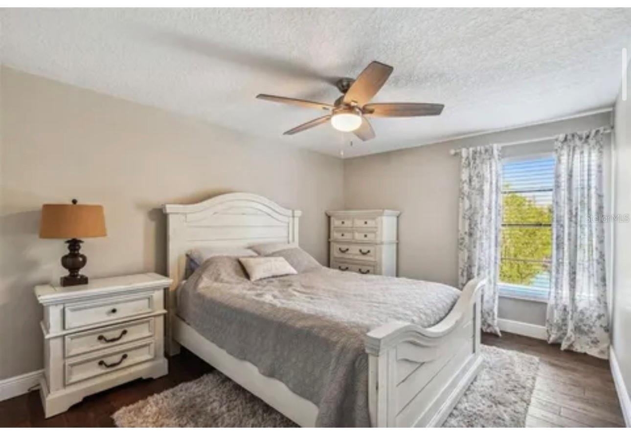 Image 24 of 33 For 1326 Corner Oaks Drive