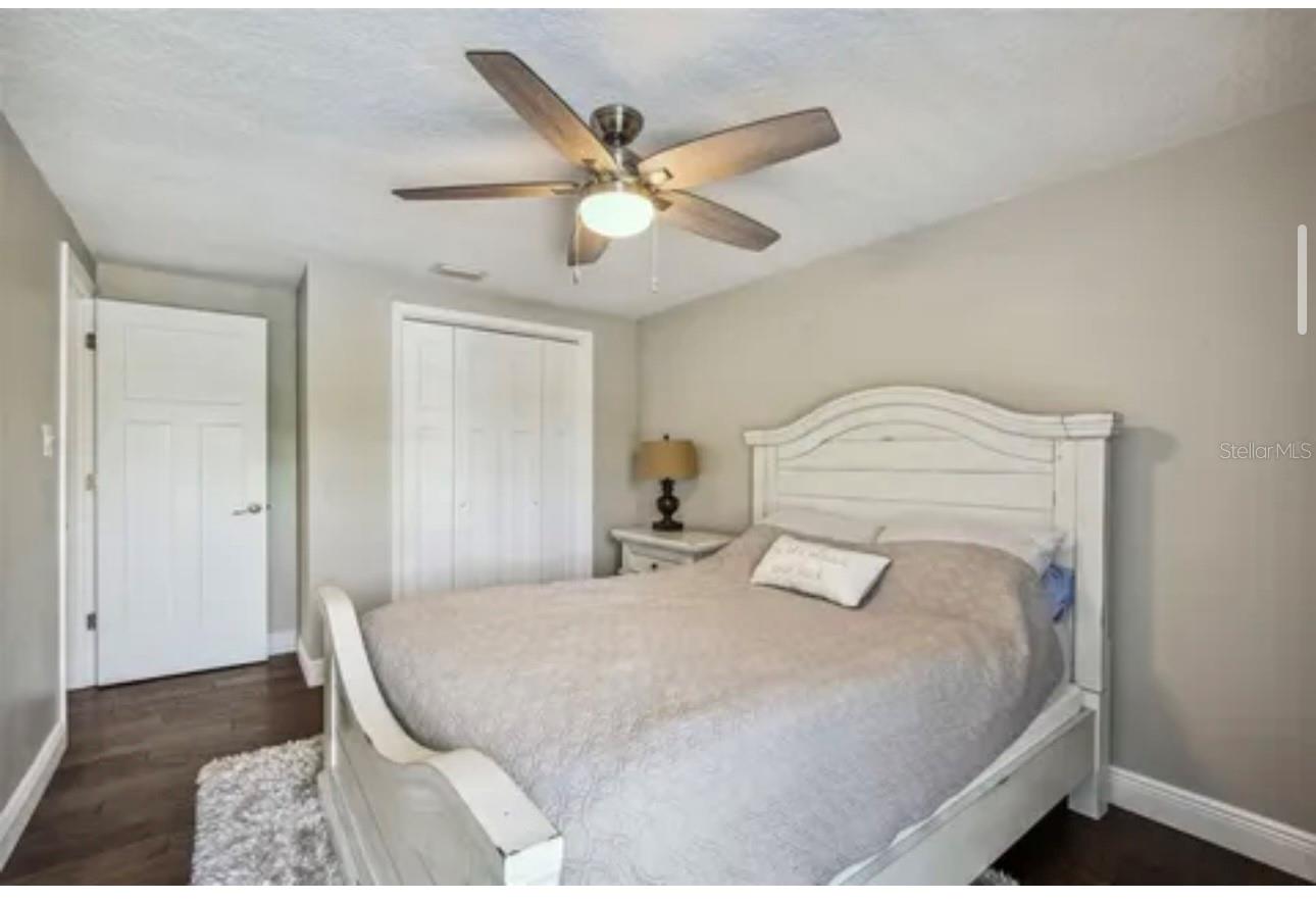 Image 25 of 33 For 1326 Corner Oaks Drive