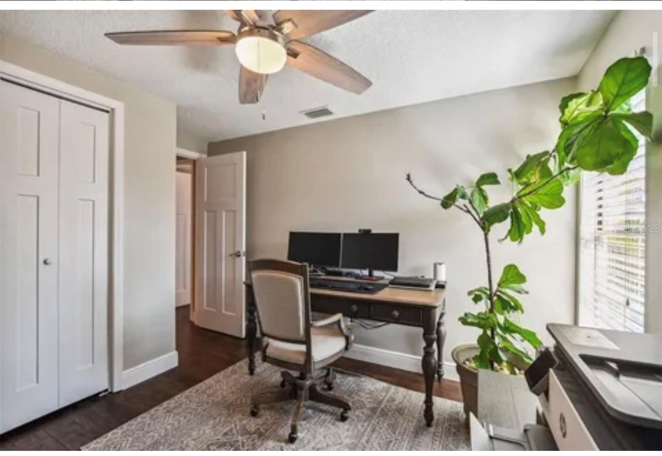 Image 26 of 33 For 1326 Corner Oaks Drive