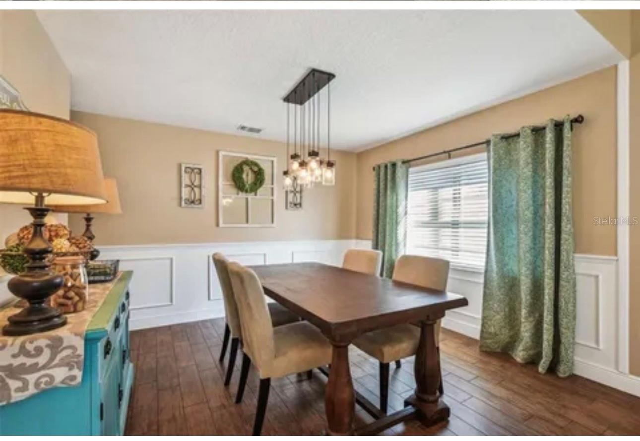 Image 8 of 33 For 1326 Corner Oaks Drive