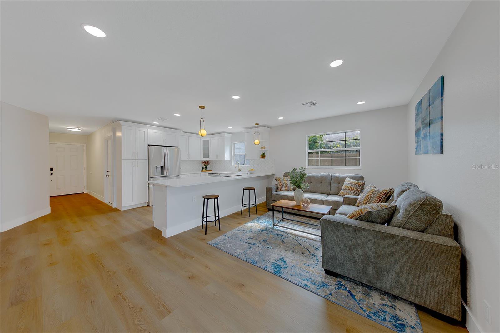 Listing photo id 8 for 3426 7th Avenue Se