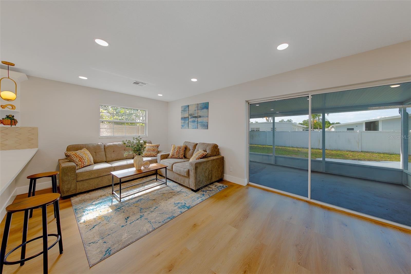 Listing photo id 9 for 3426 7th Avenue Se