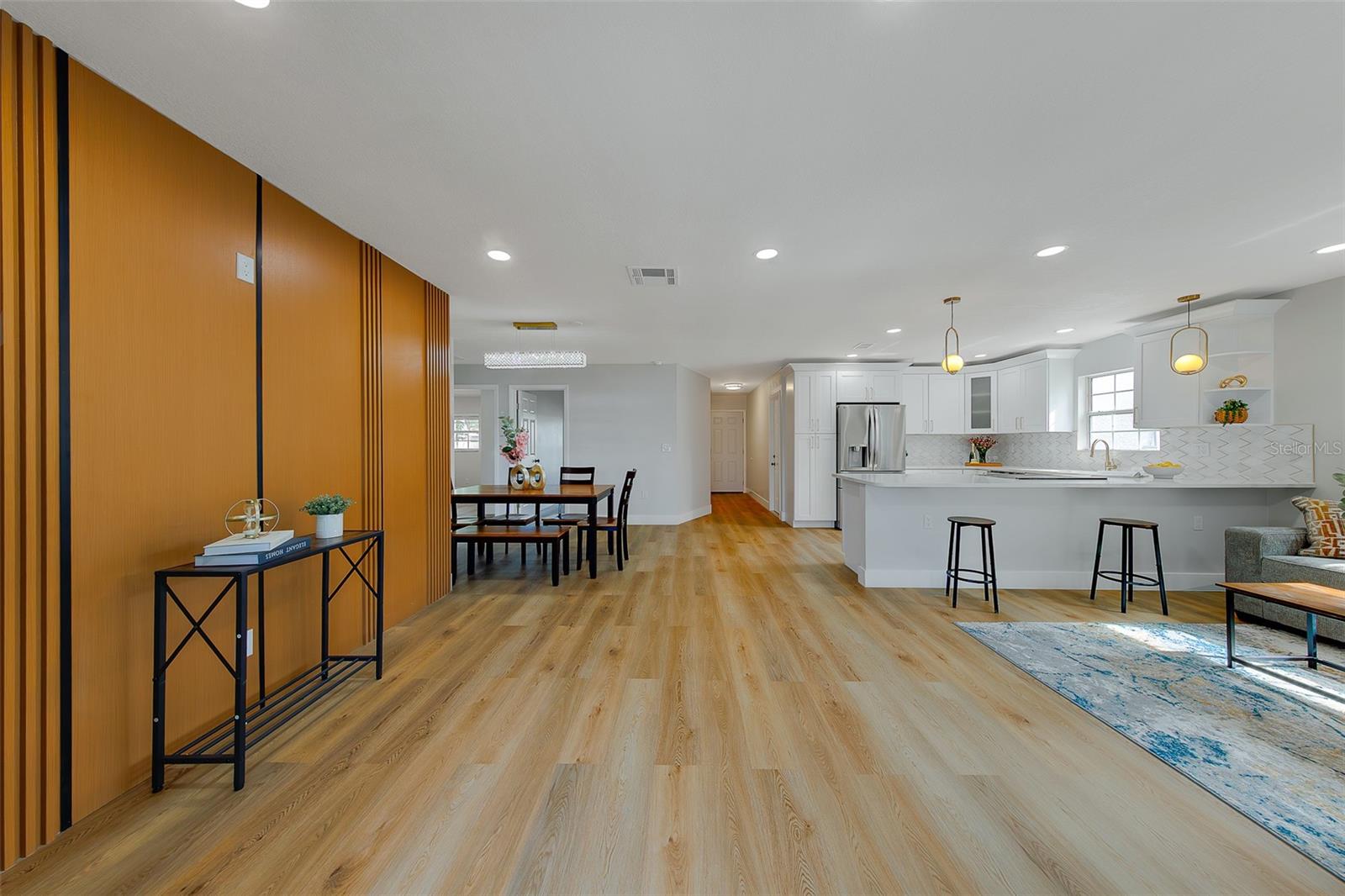 Listing photo id 12 for 3426 7th Avenue Se