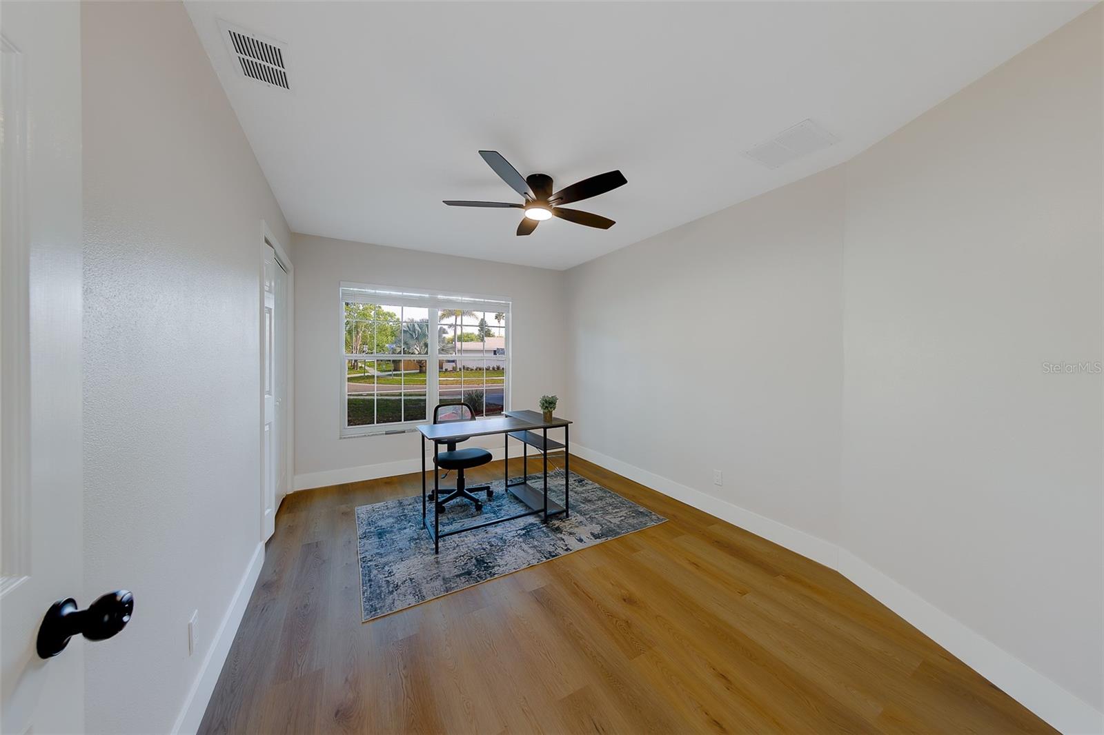 Listing photo id 16 for 3426 7th Avenue Se