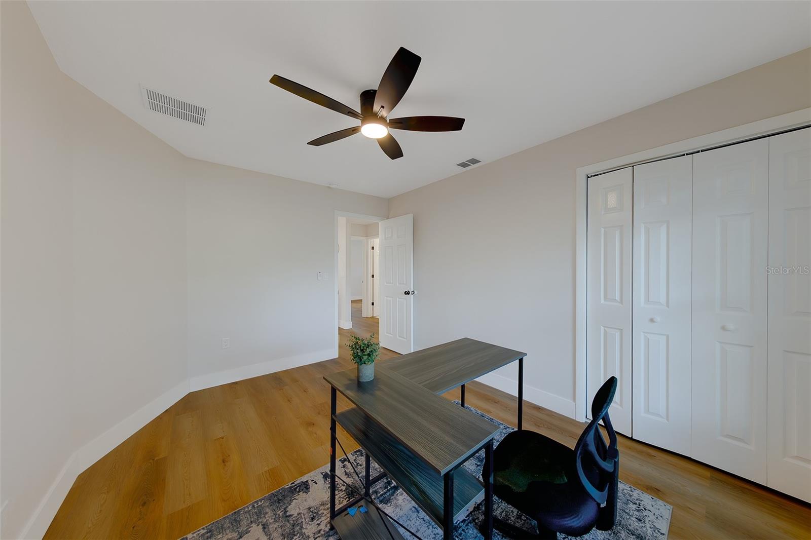 Listing photo id 18 for 3426 7th Avenue Se