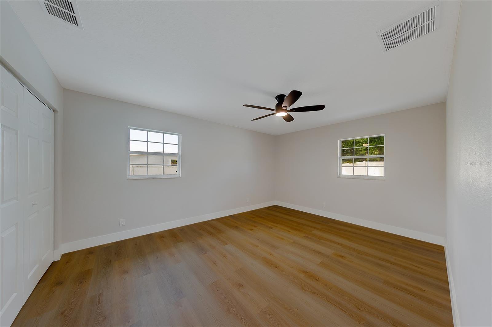 Listing photo id 26 for 3426 7th Avenue Se