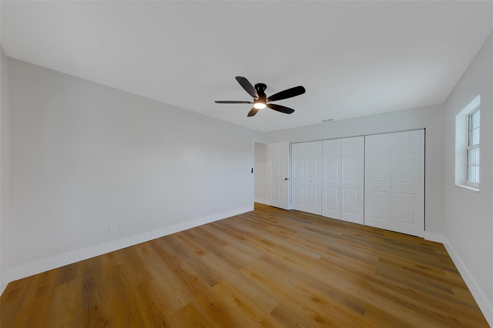 Listing photo id 28 for 3426 7th Avenue Se