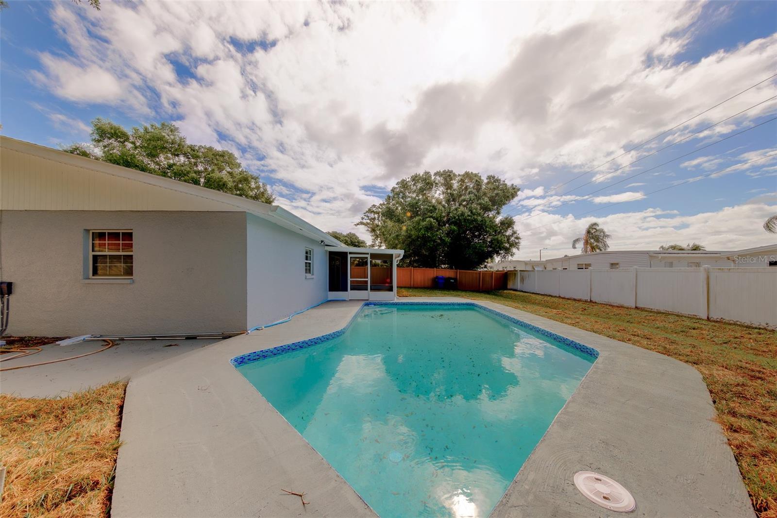 Listing photo id 39 for 3426 7th Avenue Se