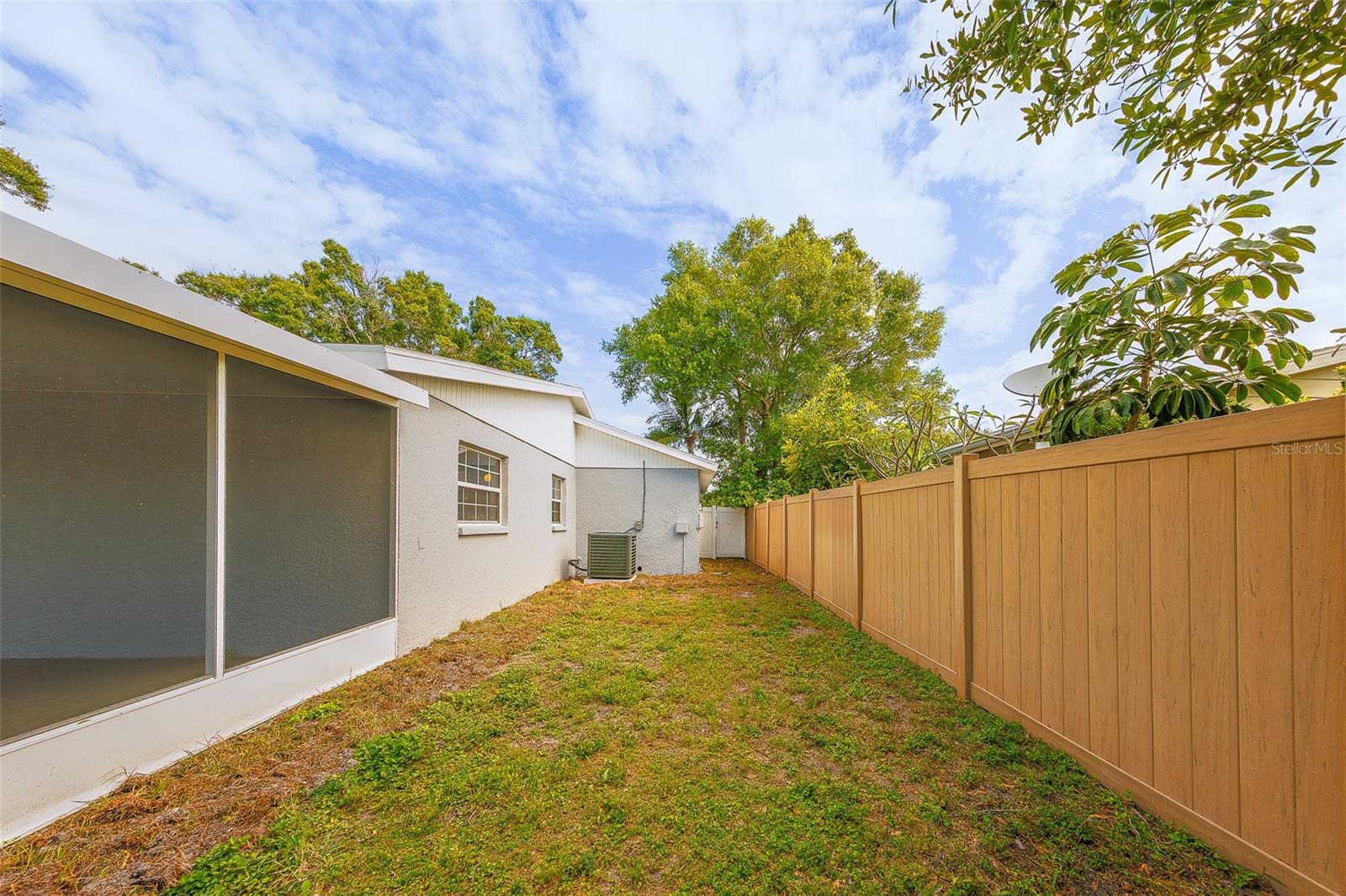 Listing photo id 40 for 3426 7th Avenue Se