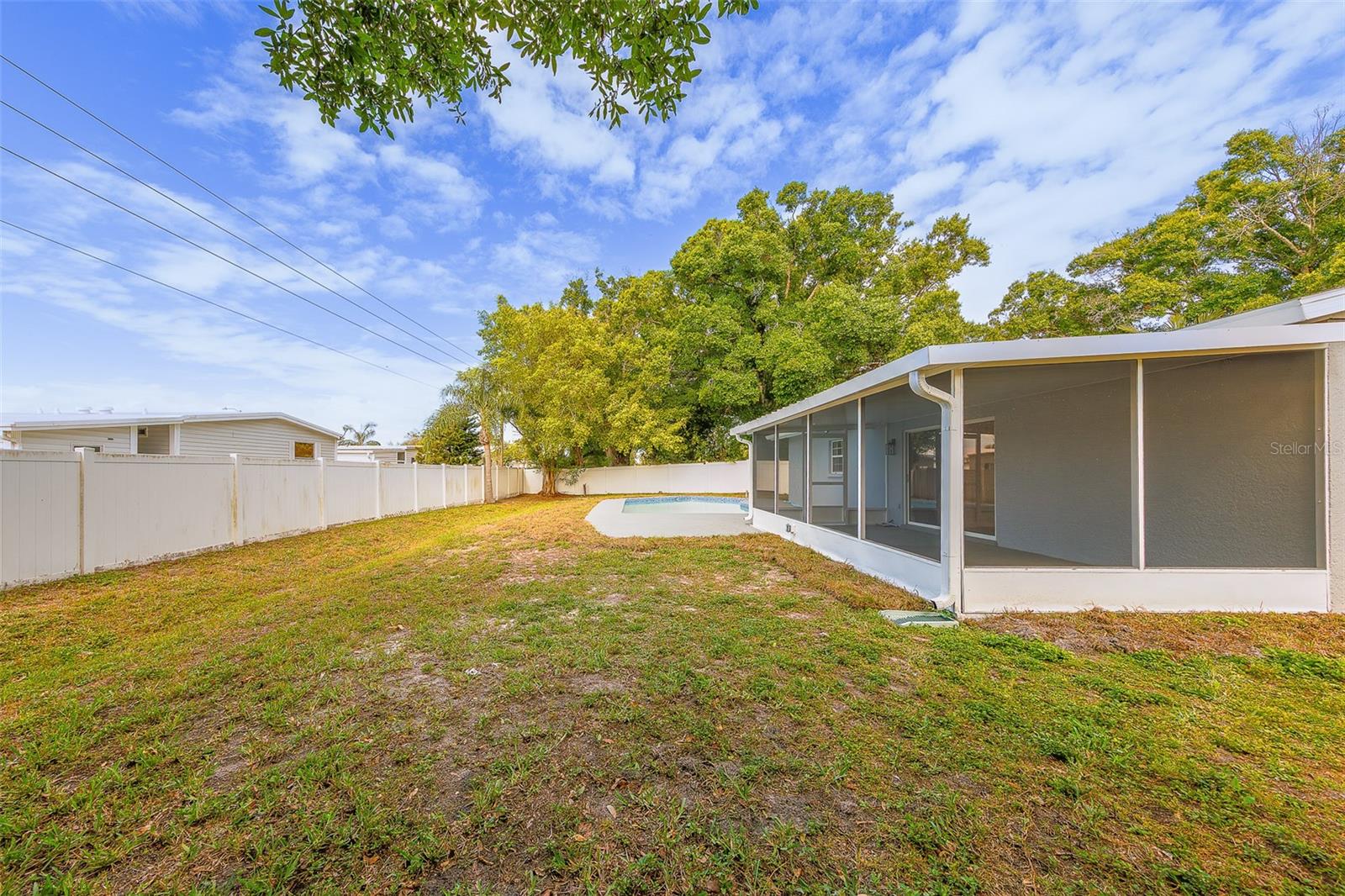 Listing photo id 41 for 3426 7th Avenue Se