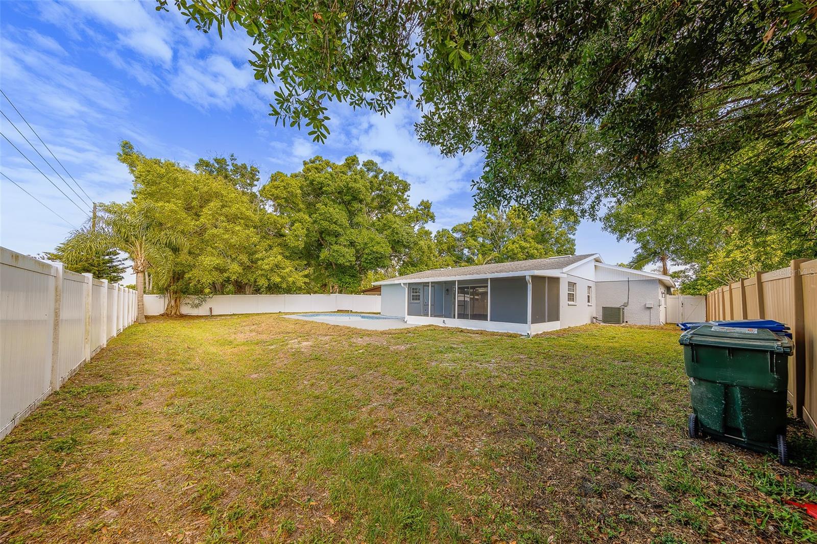 Listing photo id 42 for 3426 7th Avenue Se