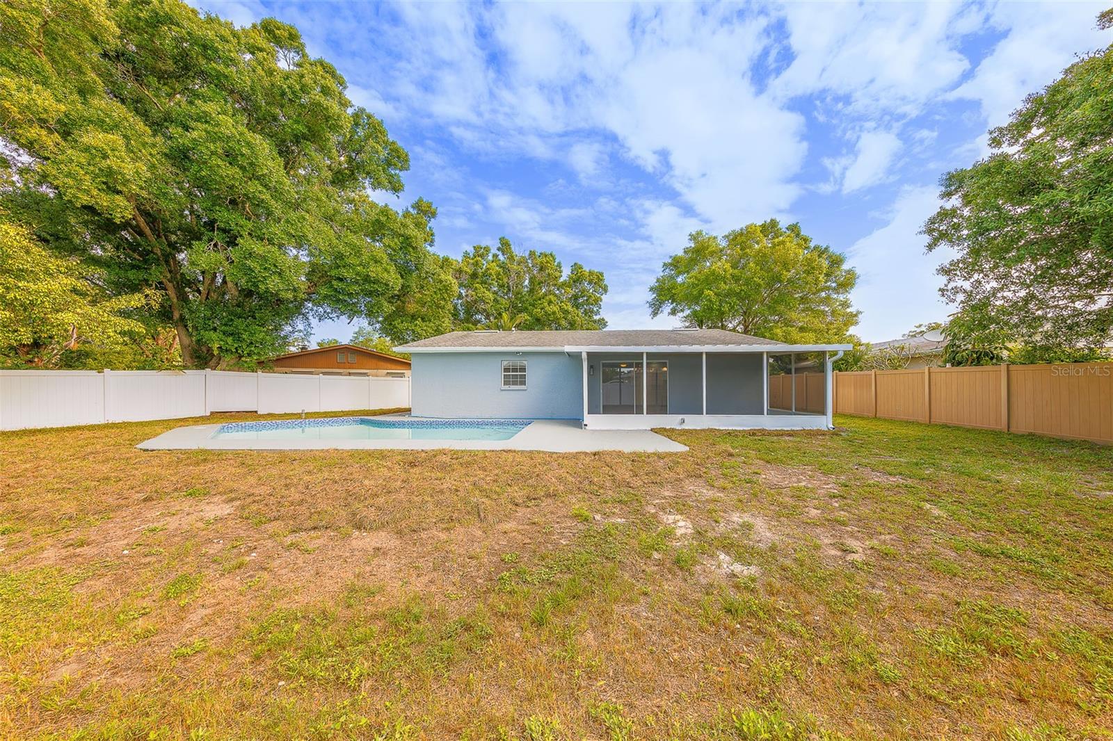 Listing photo id 43 for 3426 7th Avenue Se