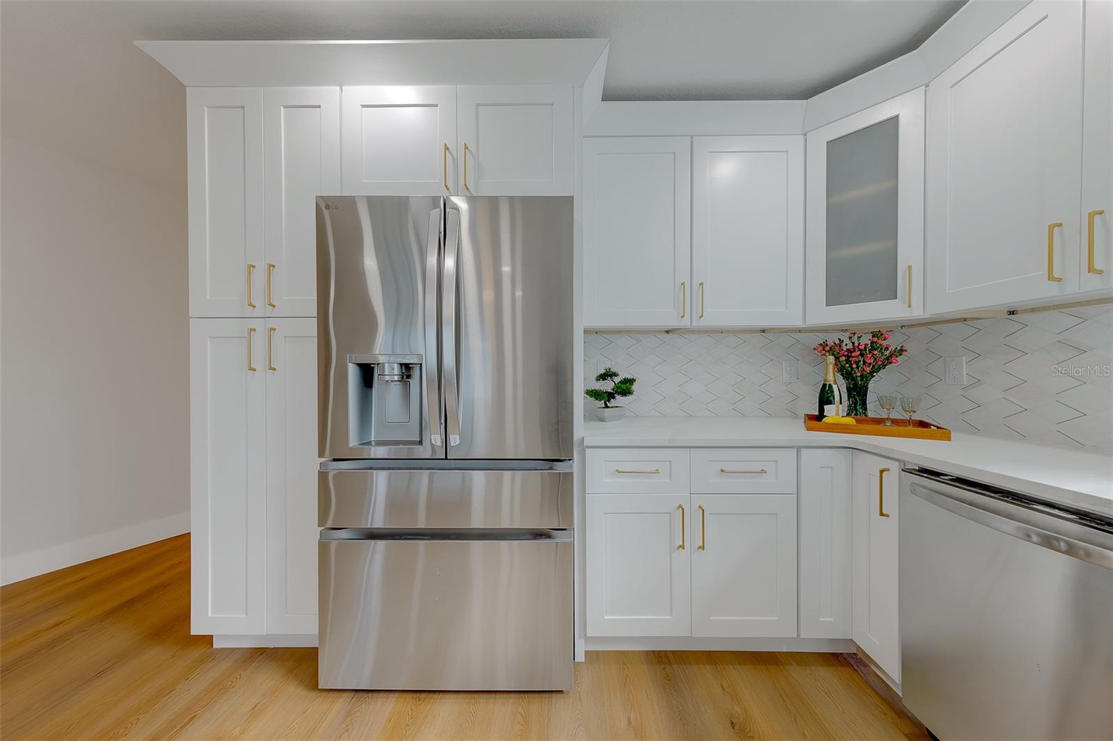 Listing photo id 3 for 3426 7th Avenue Se