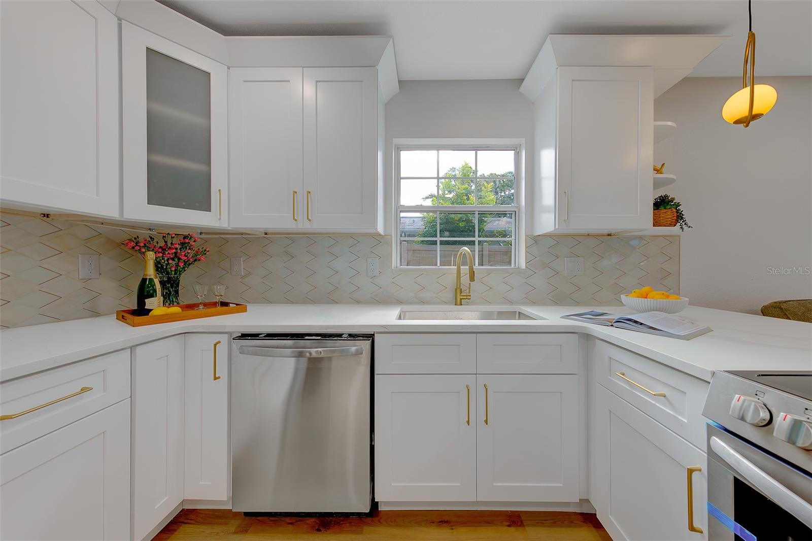 Listing photo id 4 for 3426 7th Avenue Se