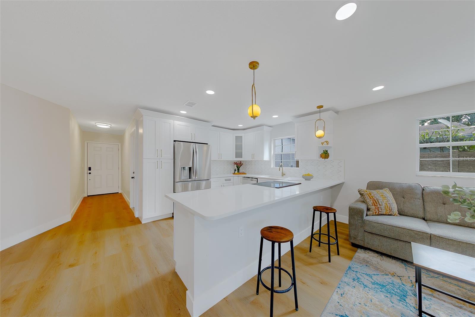 Listing photo id 7 for 3426 7th Avenue Se