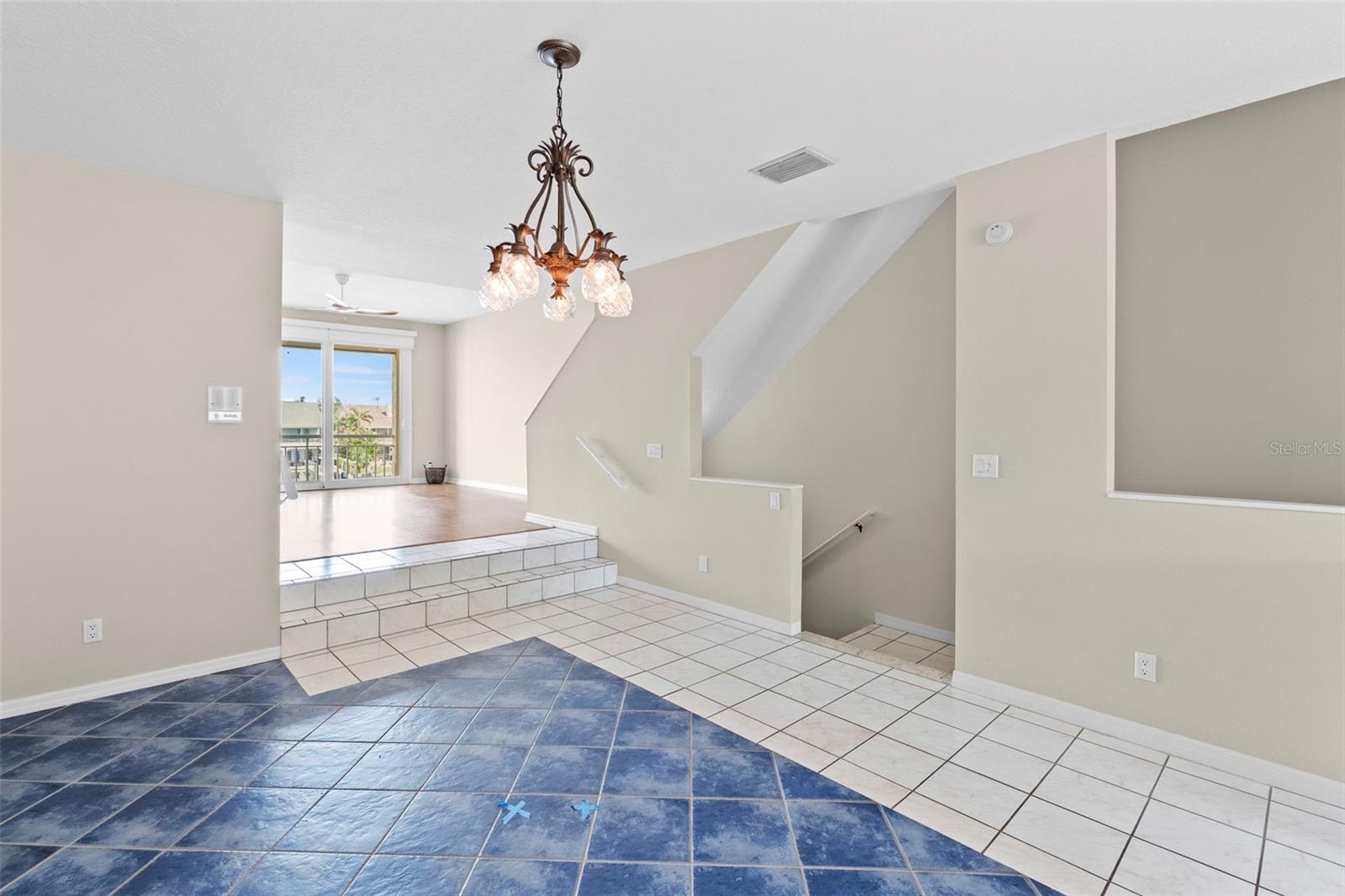 Image 16 of 81 For 1071 Pinellas Bayway S
