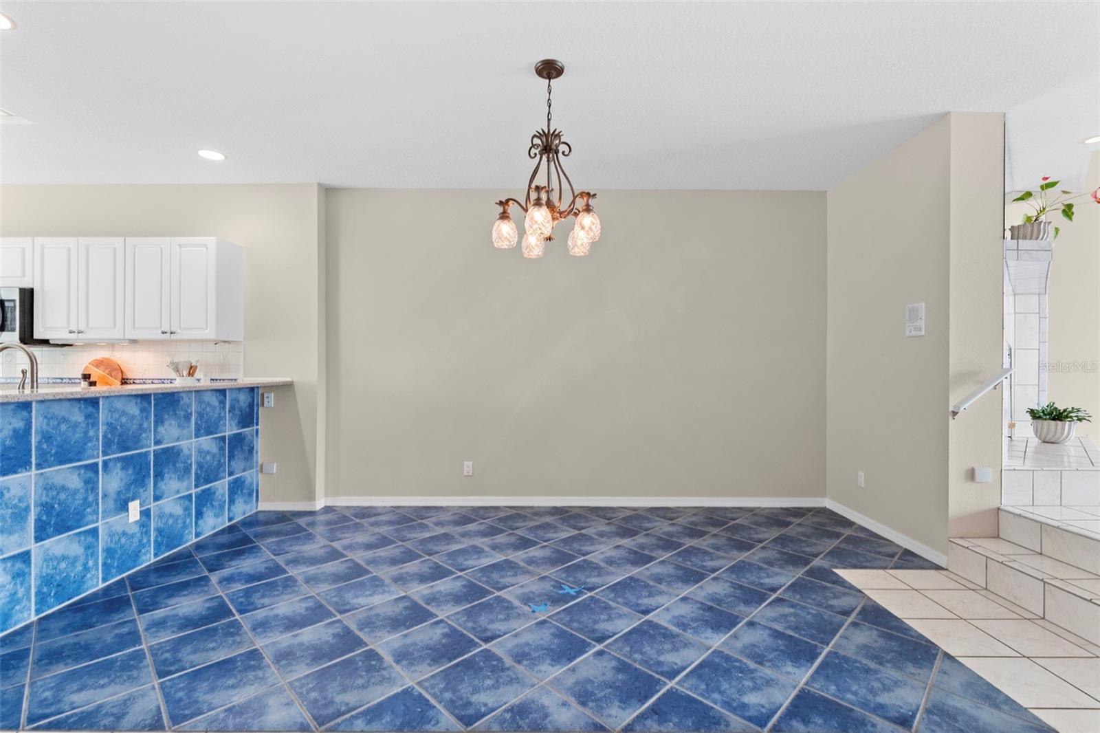 Image 17 of 81 For 1071 Pinellas Bayway S