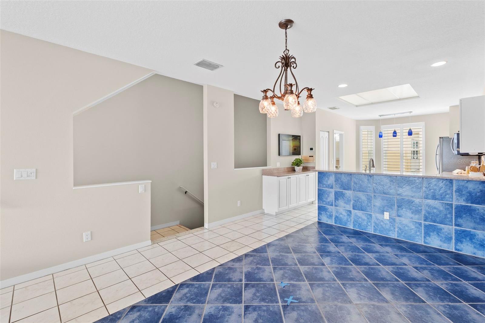 Image 18 of 81 For 1071 Pinellas Bayway S