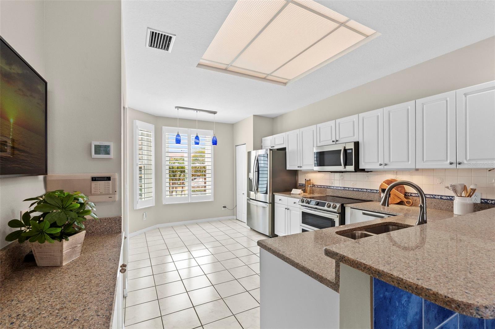Image 19 of 81 For 1071 Pinellas Bayway S