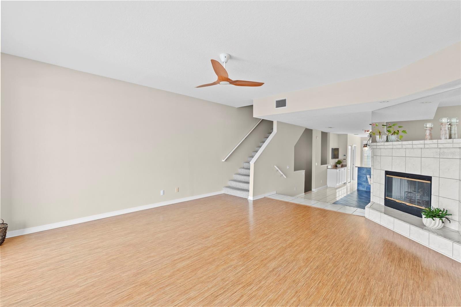 Image 24 of 81 For 1071 Pinellas Bayway S