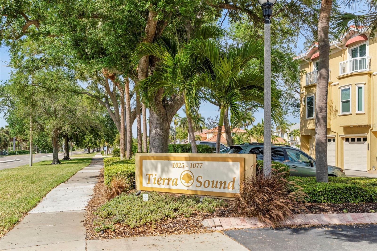 Image 3 of 81 For 1071 Pinellas Bayway S