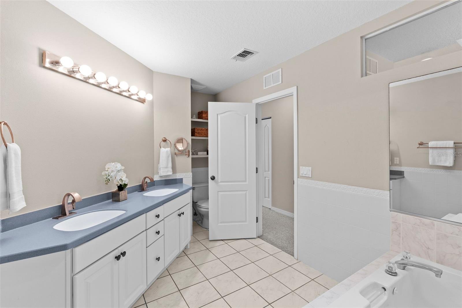 Image 32 of 81 For 1071 Pinellas Bayway S