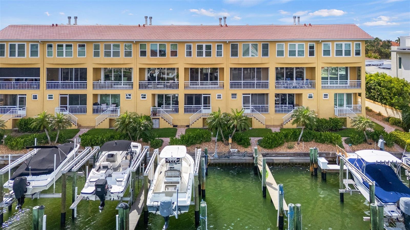 Image 5 of 81 For 1071 Pinellas Bayway S