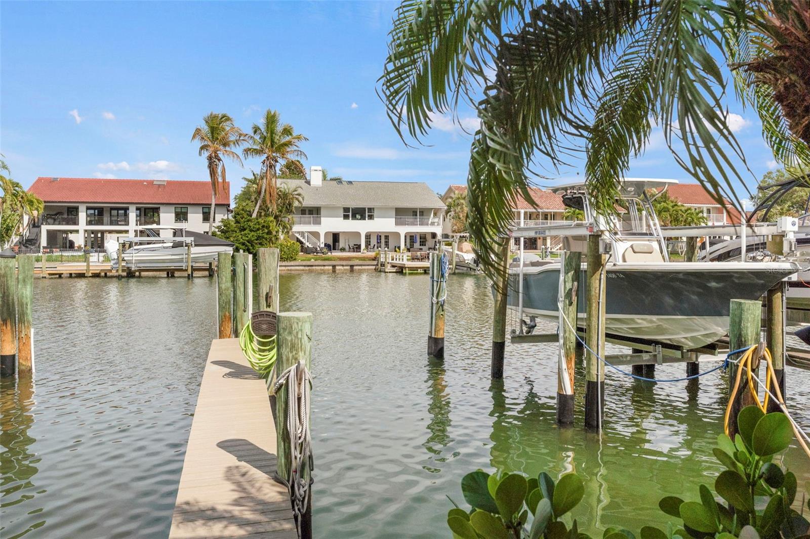 Image 53 of 81 For 1071 Pinellas Bayway S