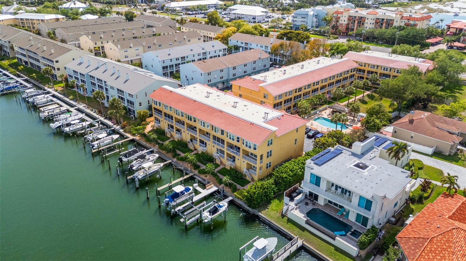 Image 67 of 81 For 1071 Pinellas Bayway S