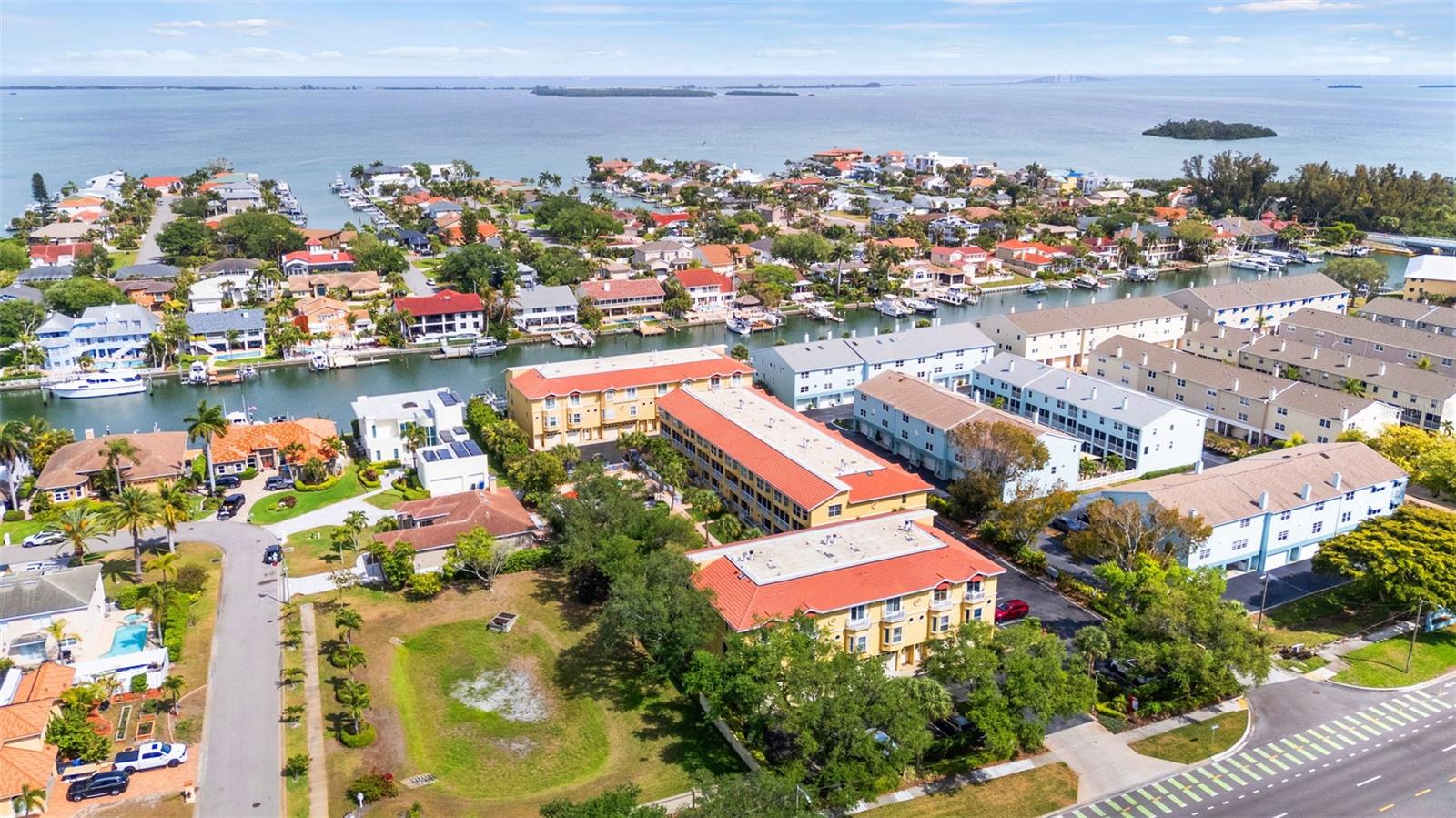 Image 77 of 81 For 1071 Pinellas Bayway S